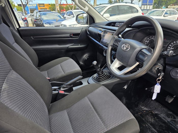 2015 Toyota Hilux Workmate TGN121R 4x2 Glacier White