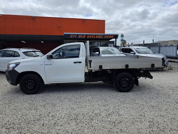 2015 Toyota Hilux Workmate TGN121R 4x2 Glacier White