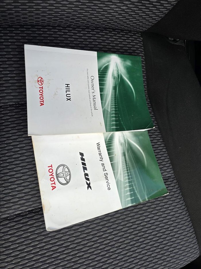 2015 Toyota Hilux Workmate TGN121R 4x2 Glacier White