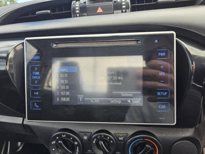 2015 Toyota Hilux Workmate TGN121R 4x2 Glacier White