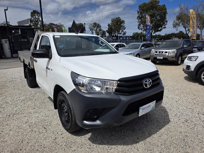 2015 Toyota Hilux Workmate TGN121R 4x2 Glacier White