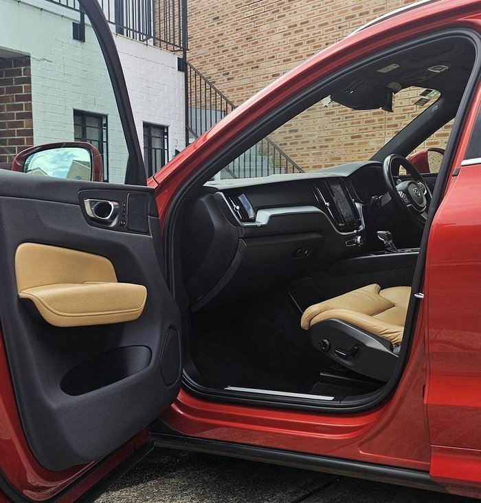 2020 Volvo XC60 T5 Momentum MY20 AWD Fusion Red