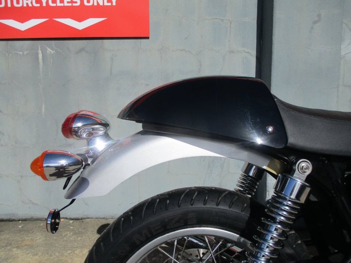 2004 Triumph THRUXTON 900 BLACK