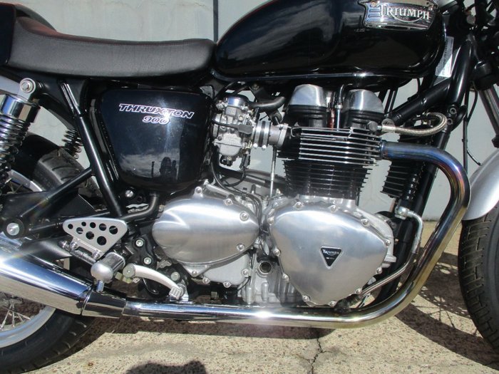 2004 Triumph THRUXTON 900 BLACK