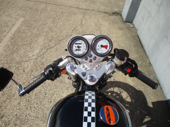 2004 Triumph THRUXTON 900 BLACK