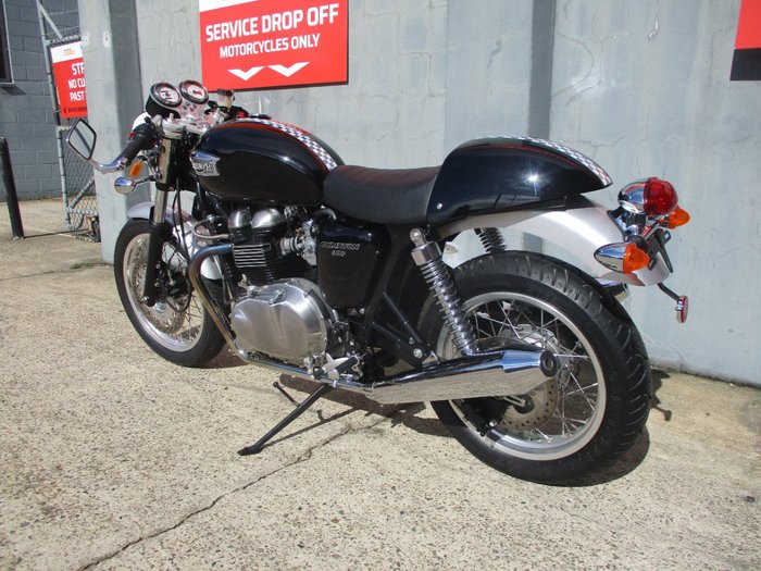2004 Triumph THRUXTON 900 BLACK