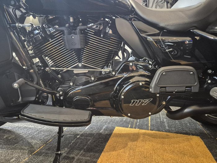2025 Harley-Davidson Street Glide Ultra 117 (FLHXU) Touring Black