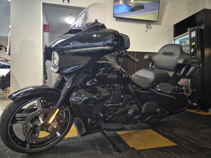2025 Harley-Davidson Street Glide Ultra 117 (FLHXU) Touring Black