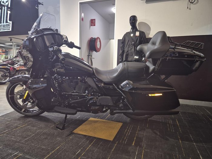 2025 Harley-Davidson Street Glide Ultra 117 (FLHXU) Touring Black