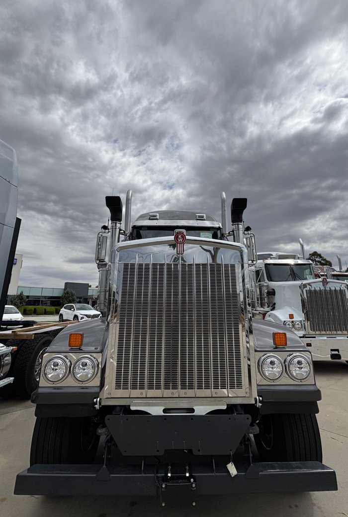 2025 Kenworth T909 