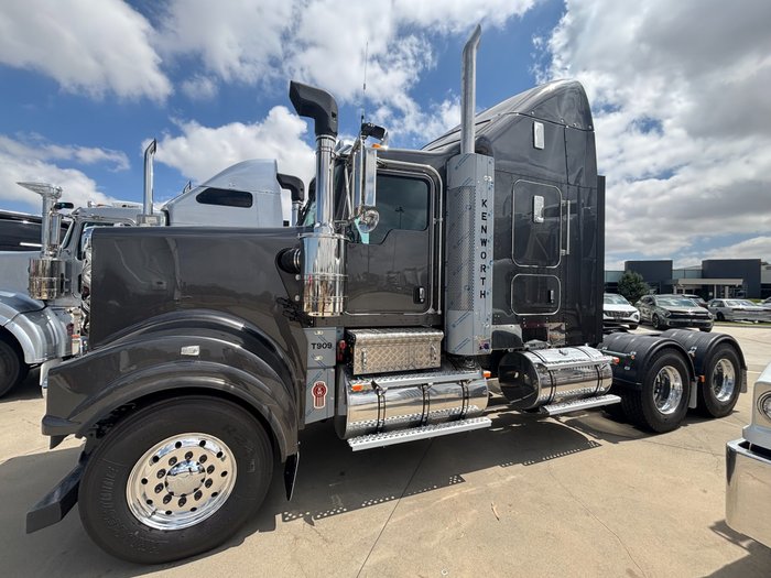 2025 Kenworth T909 