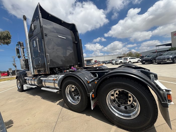 2025 Kenworth T909 
