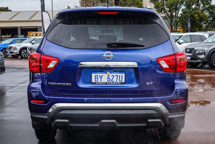 2019 Nissan Pathfinder ST+