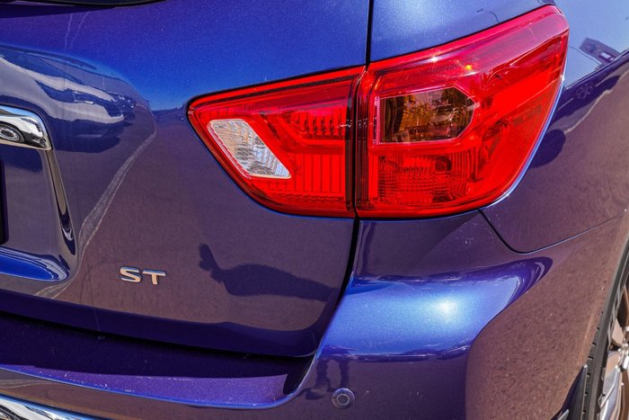 2019 Nissan Pathfinder ST+