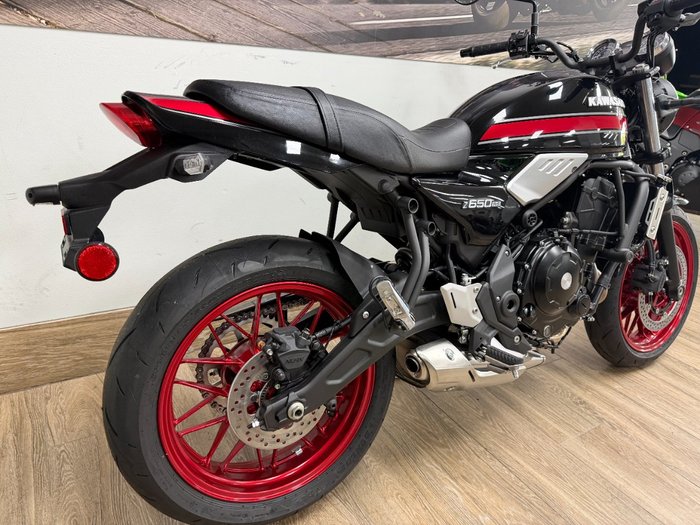 2026 Kawasaki Z650RS ER650RTFBW Black