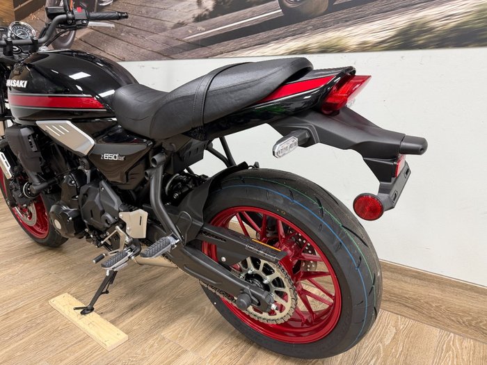 2026 Kawasaki Z650RS ER650RTFBW Black