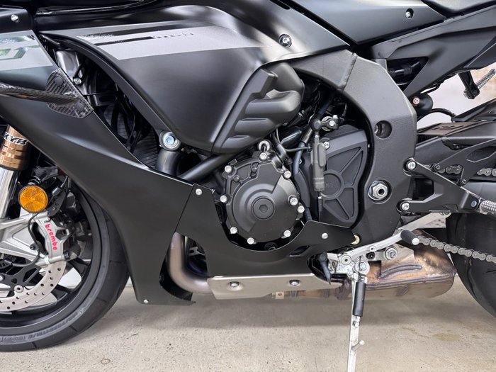 2025 Yamaha YZF-R1 BLACK