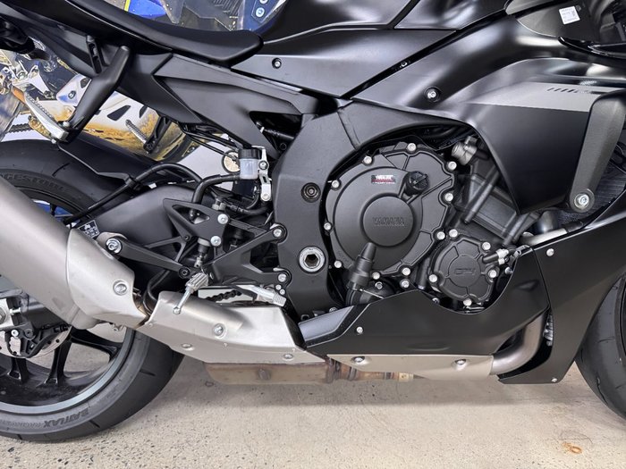 2025 Yamaha YZF-R1 BLACK