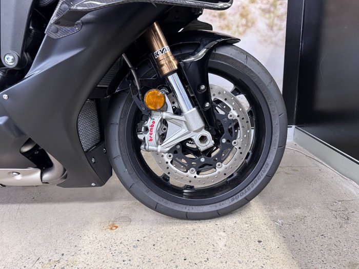 2025 Yamaha YZF-R1 BLACK