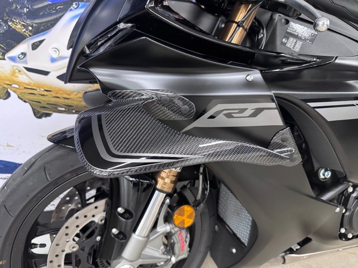 2025 Yamaha YZF-R1 BLACK