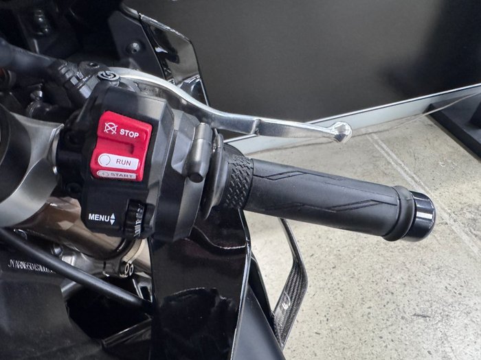 2025 Yamaha YZF-R1 BLACK