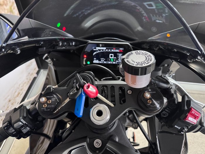 2025 Yamaha YZF-R1 BLACK