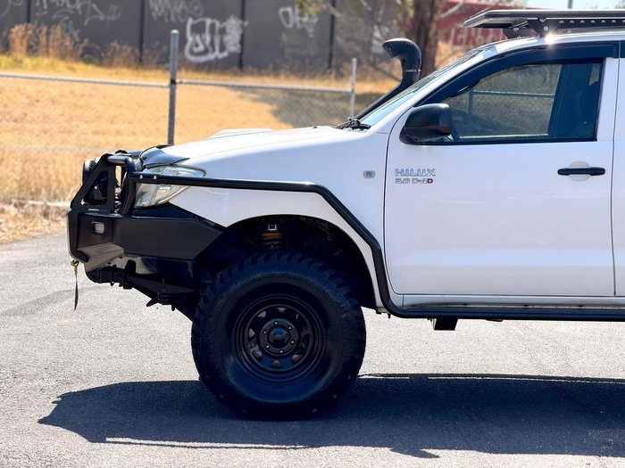 2010 Toyota Hilux SR KUN26R MY10 4X4 Glacier White