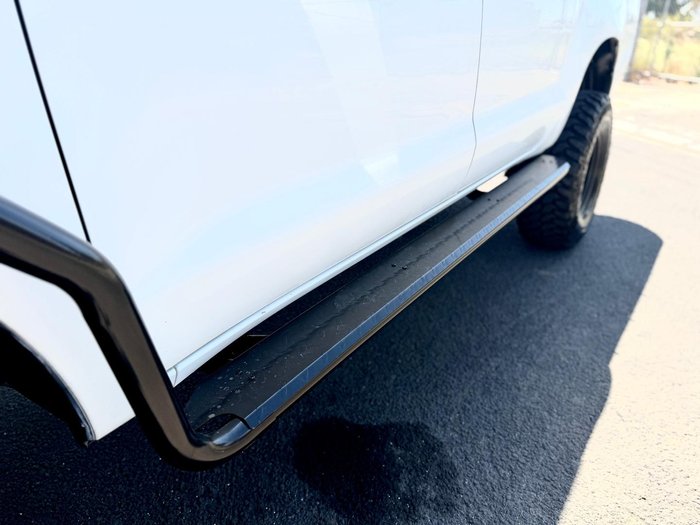 2010 Toyota Hilux SR KUN26R MY10 4X4 Glacier White