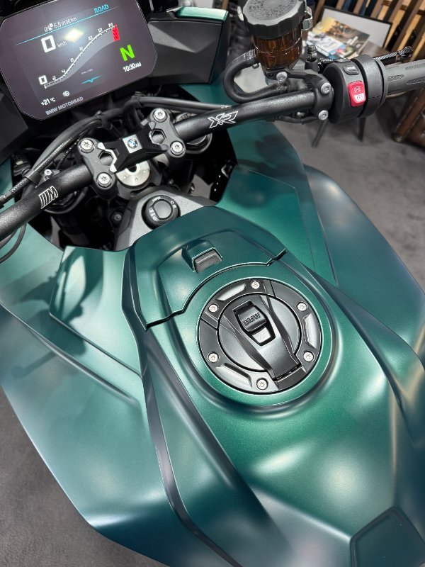 2026 BMW Motorrad M 1000 XR Aurelius Green Metallic
