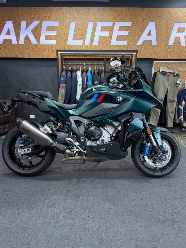 2026 BMW Motorrad M 1000 XR Aurelius Green Metallic