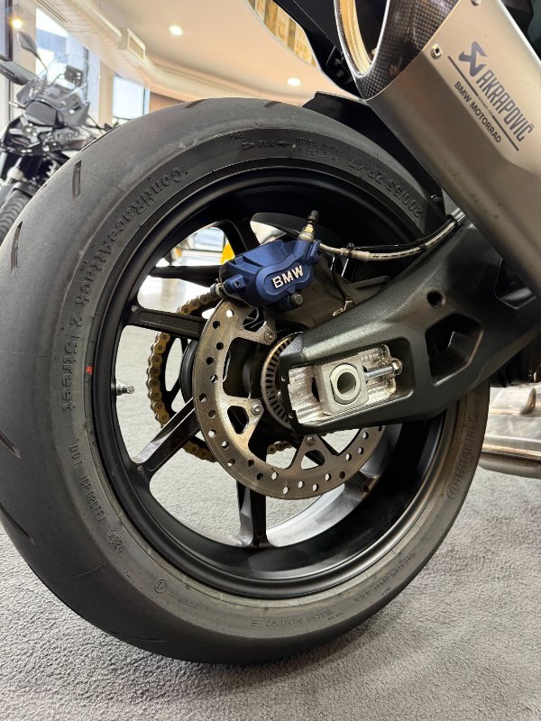 2026 BMW Motorrad M 1000 XR Aurelius Green Metallic