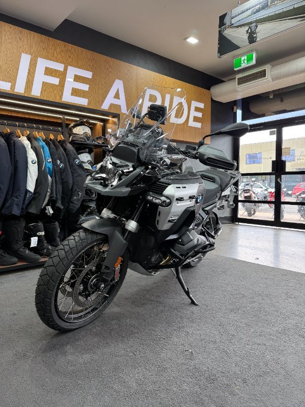 2026 BMW Motorrad R 1300 GS Adventure Triple Black BLACK STORM METALLIC