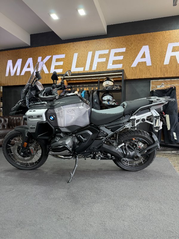 2026 BMW Motorrad R 1300 GS Adventure Triple Black BLACK STORM METALLIC