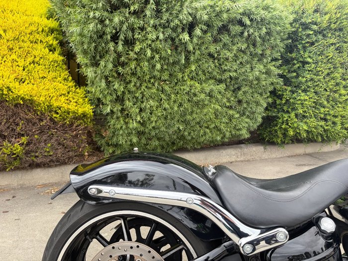 2015 HARLEY-DAVIDSON FXSB SOFTAIL BREAKOUT Black