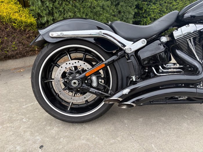 2015 HARLEY-DAVIDSON FXSB SOFTAIL BREAKOUT Black