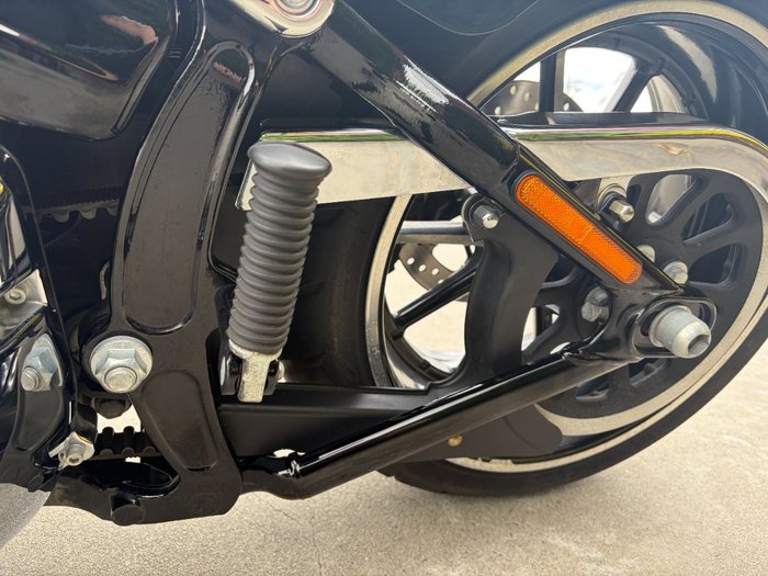 2015 HARLEY-DAVIDSON FXSB SOFTAIL BREAKOUT Black