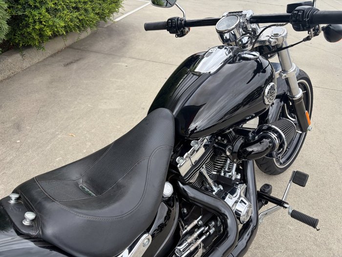 2015 HARLEY-DAVIDSON FXSB SOFTAIL BREAKOUT Black