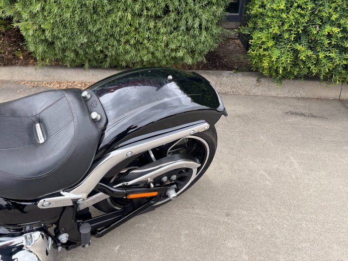 2015 HARLEY-DAVIDSON FXSB SOFTAIL BREAKOUT Black