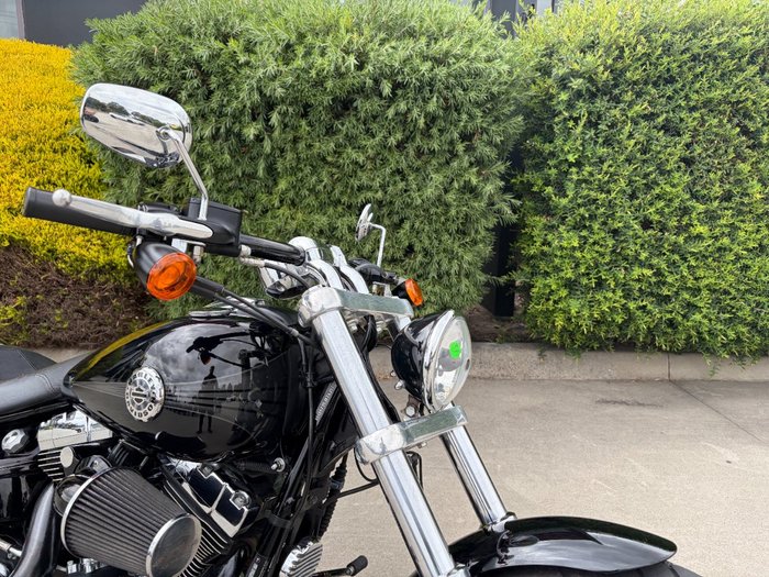 2015 HARLEY-DAVIDSON FXSB SOFTAIL BREAKOUT Black