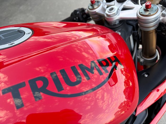 2015 Triumph DAYTONA 675 Red