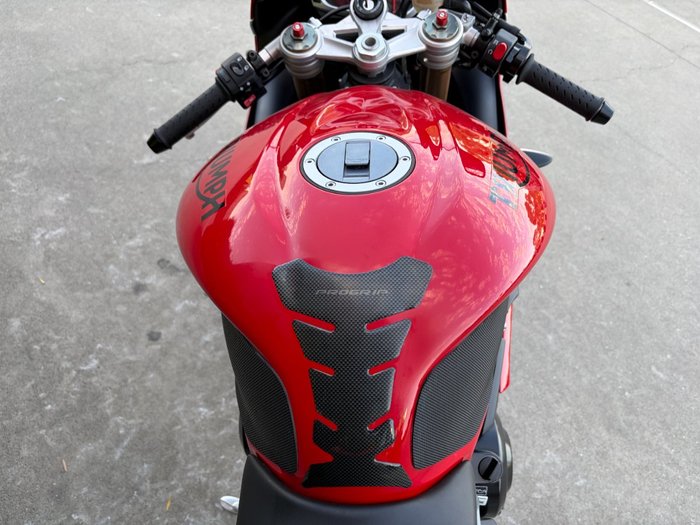 2015 Triumph DAYTONA 675 Red