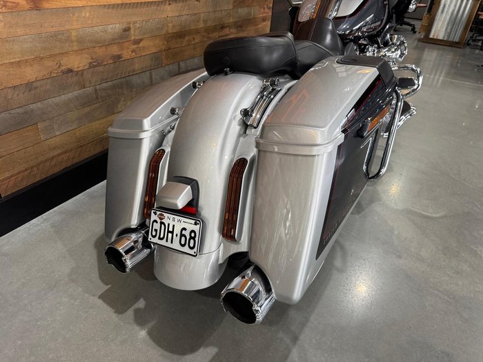 2019 Harley-Davidson CVO Road Glide 117 (FLTRXSE) Touring Silver