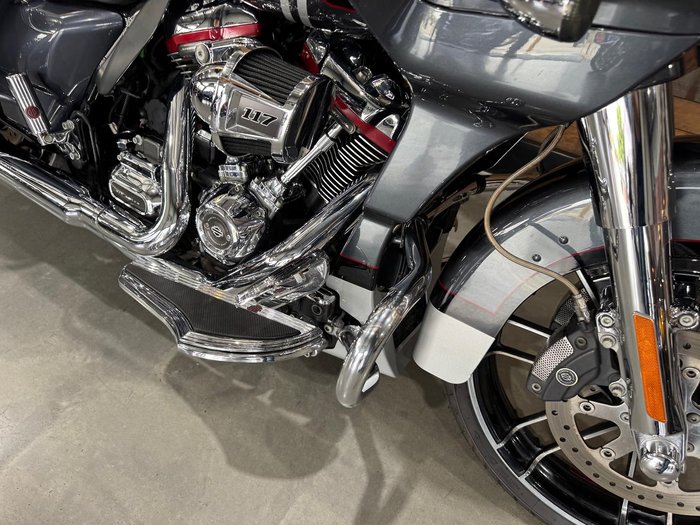2019 Harley-Davidson CVO Road Glide 117 (FLTRXSE) Touring Silver