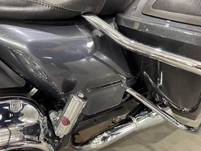 2019 Harley-Davidson CVO Road Glide 117 (FLTRXSE) Touring Silver