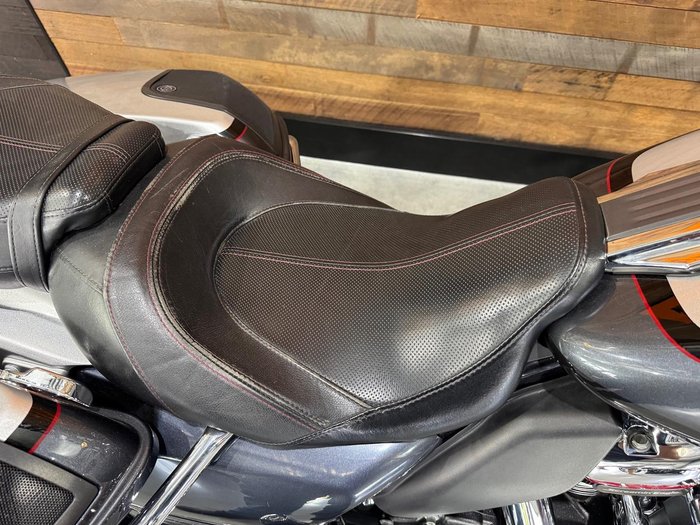 2019 Harley-Davidson CVO Road Glide 117 (FLTRXSE) Touring Silver