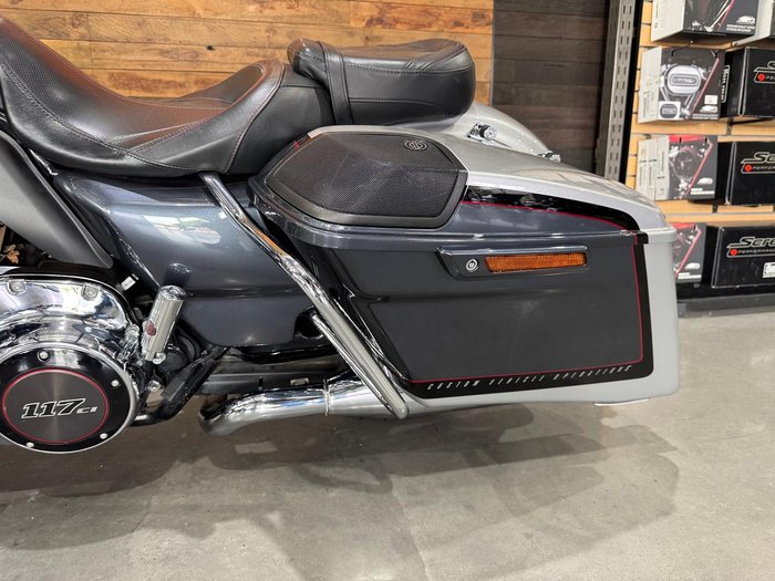 2019 Harley-Davidson CVO Road Glide 117 (FLTRXSE) Touring Silver