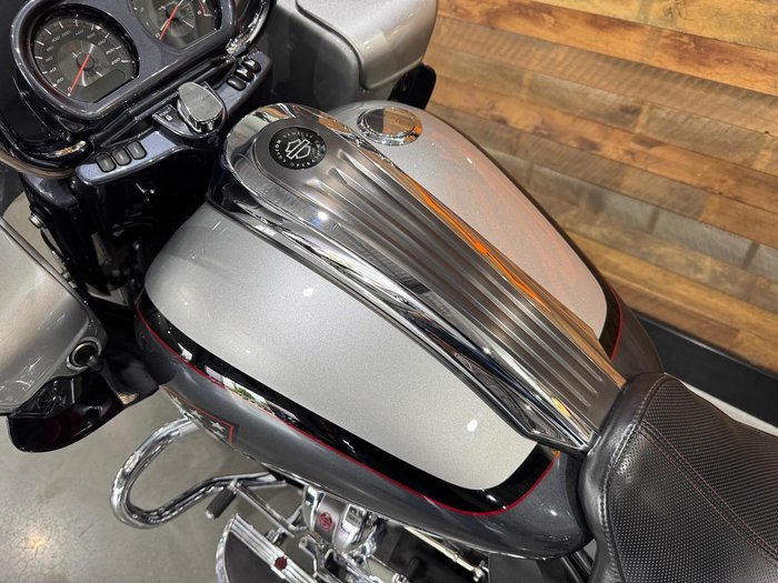 2019 Harley-Davidson CVO Road Glide 117 (FLTRXSE) Touring Silver