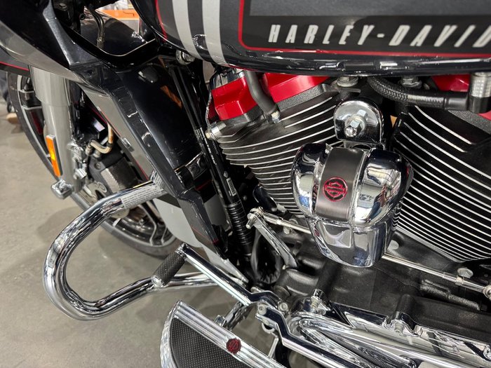 2019 Harley-Davidson CVO Road Glide 117 (FLTRXSE) Touring Silver