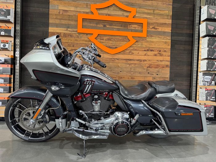 2019 Harley-Davidson CVO Road Glide 117 (FLTRXSE) Touring Silver