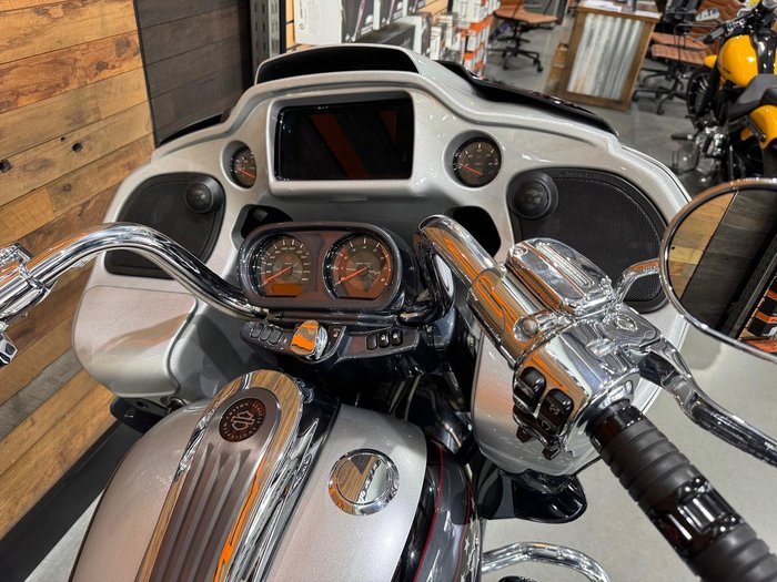 2019 Harley-Davidson CVO Road Glide 117 (FLTRXSE) Touring Silver
